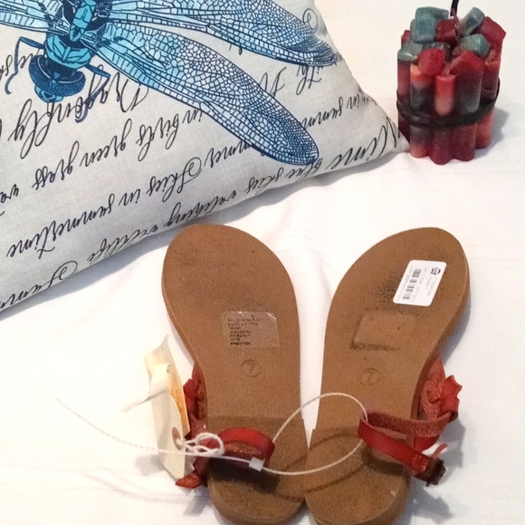 Universal Thread co. Sandals - Picture 2 of 2